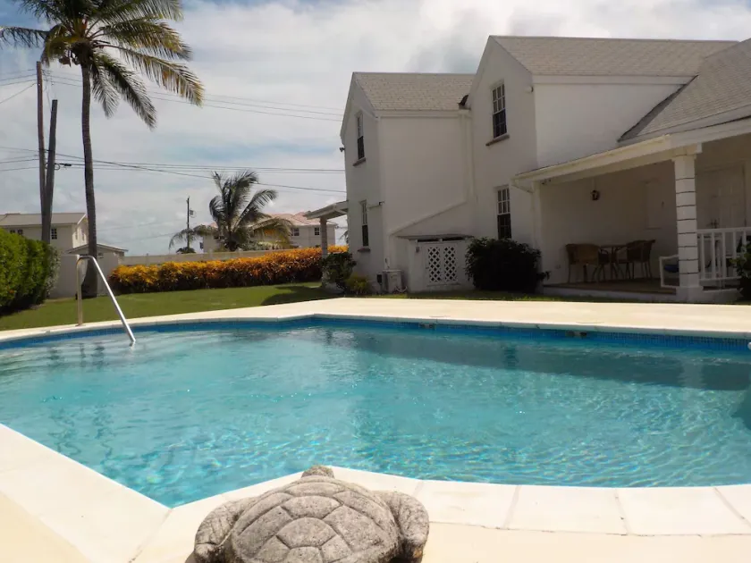 Beautiful 2 bed 2 bath by-hus med pool og havudsigt. - Image 1