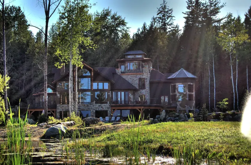 Downtown 18-Acre Mountain Lodge Retreat Villa- Sleeps 2-30 - Image 1