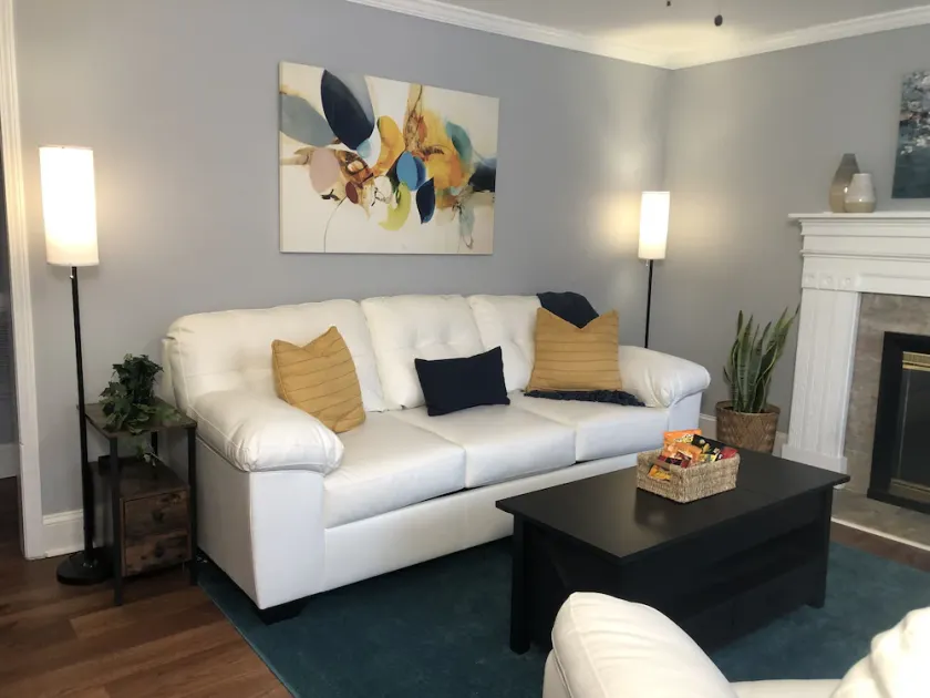 Cozy Farmhouse near Atlanta's Airport! - Image 1