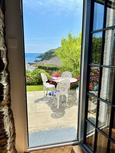 Little Gwyn. 3 min walk to Beach! Gorgeous views out to sea. - Image 1