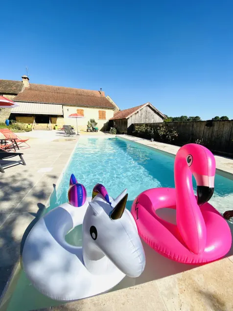 Vacation rental for 2 to 8 people with a large private pool - Image 1