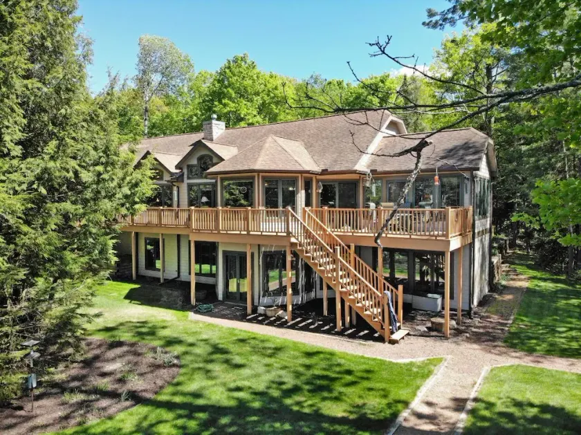 Private waterfront lake, sand beach, bar that seats 12, game room, - Image 1