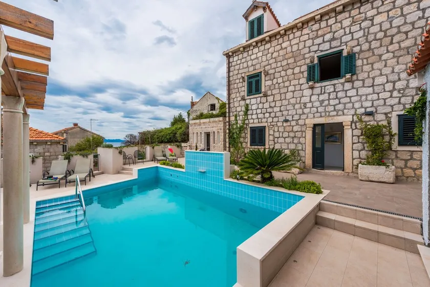 Charming 6 bedroom Stone Villa with Private heated Pool - Image 1
