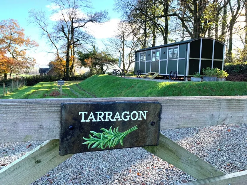 1 bedroom accommodation in Lamerton - Image 1
