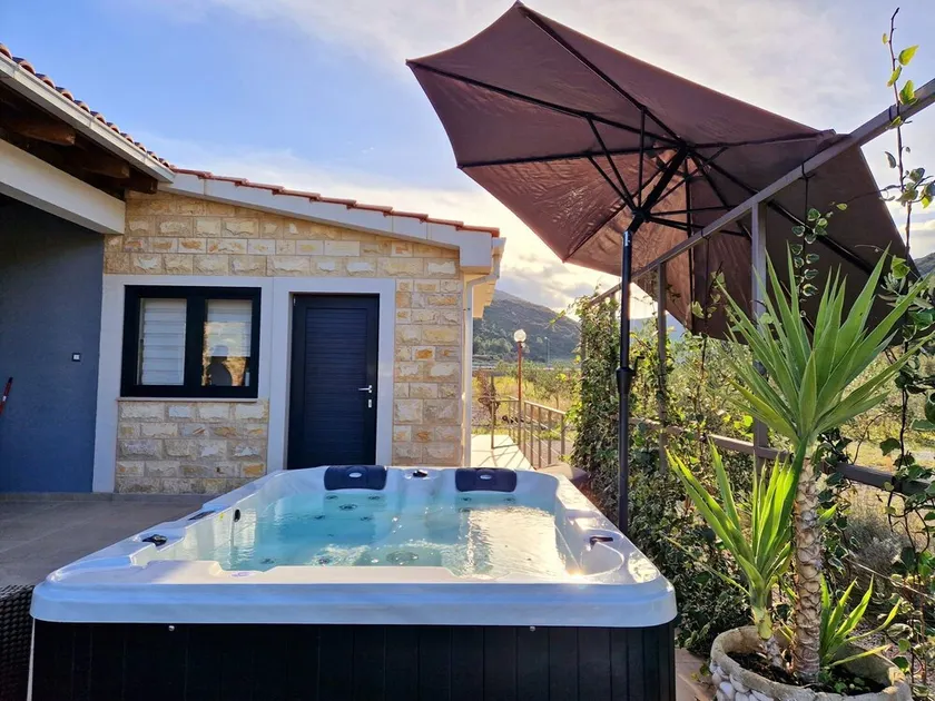 House Toni - Image 1