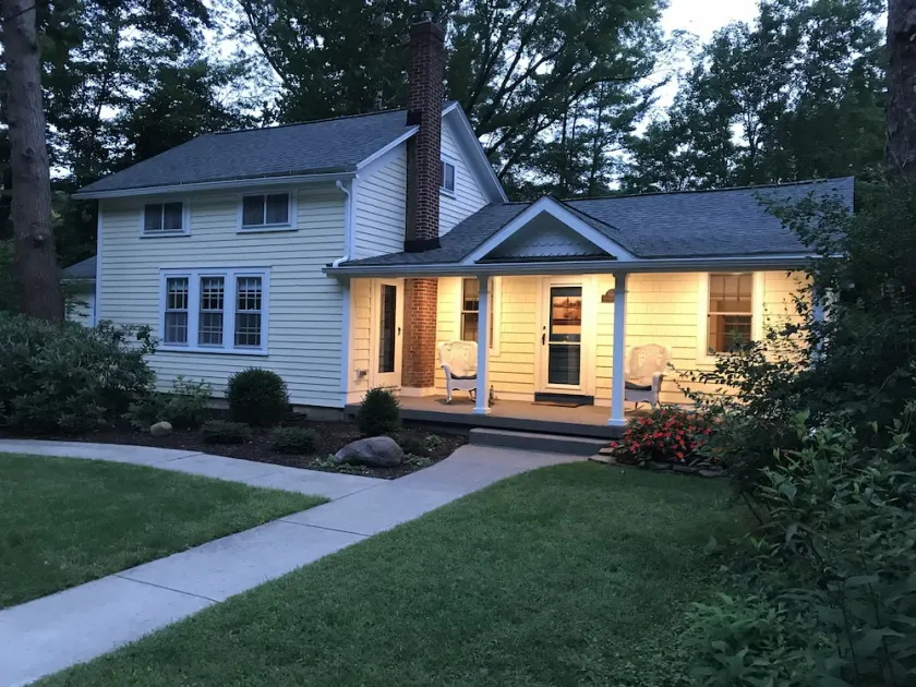 Clarksburg Cottage, your tranquil home in the perfect get-away location! - Image 1