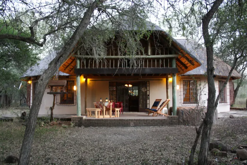 Sadadu holiday house bordering Kruger National Park,  Free wifi - Image 1