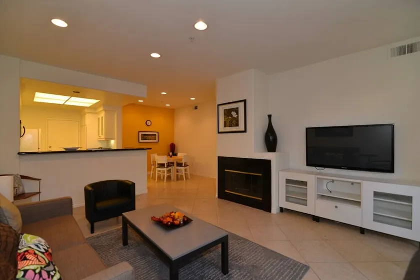 Irvine Resort Style 2 bedrooms/2 bathrooms furnished, 1 floor, attached garage - Image 1
