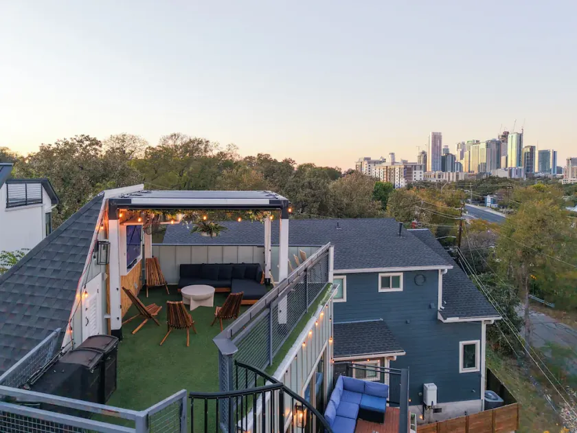 Huge Group Compound in the Heart of ATX - Image 1
