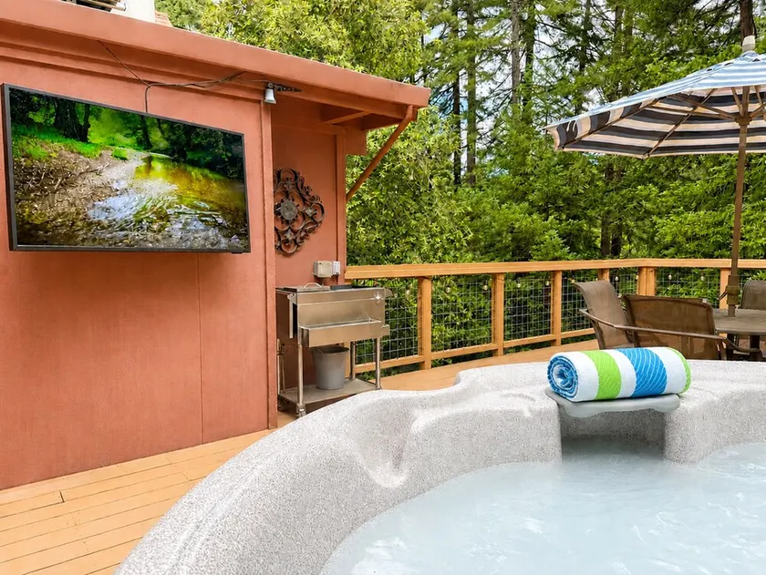 \"Tree Fort\" Hot Tub !! Brandbord !! \"Smart House\" undanstoppad i skogen !!! - Image 1