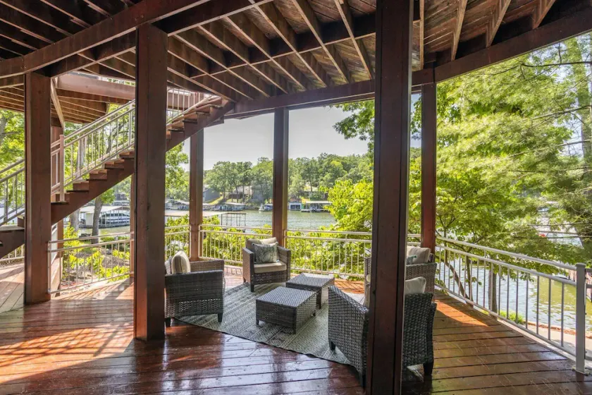 Kahokee Trail Lodge-Pedal Boat, and Nearby Restos - Image 1