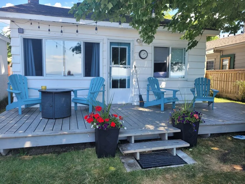 Cozy Beachfront Cottage - Image 1