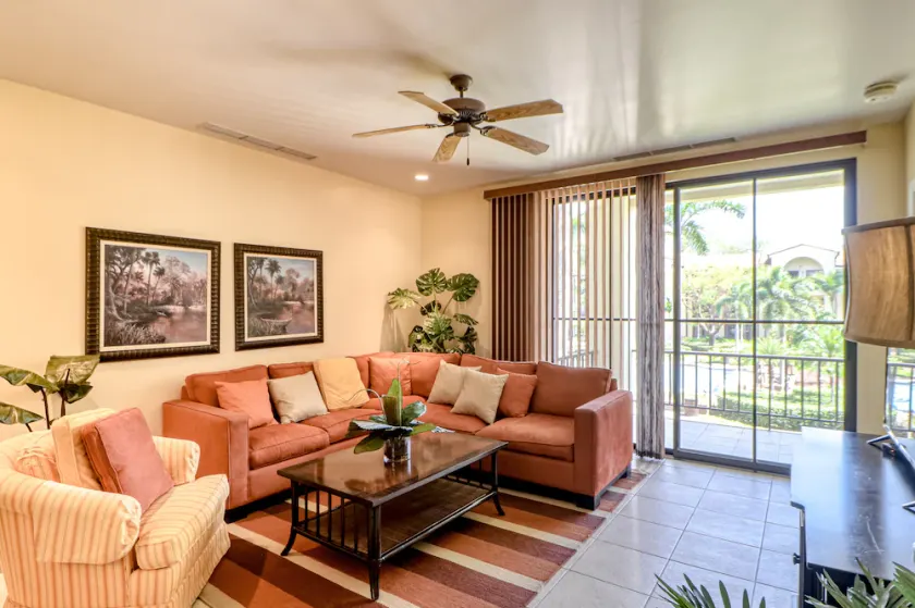 Dreamy Condo near the Beach W Shared Pool/Hot Tub, Private Balcony & Fast WiFi - Image 1