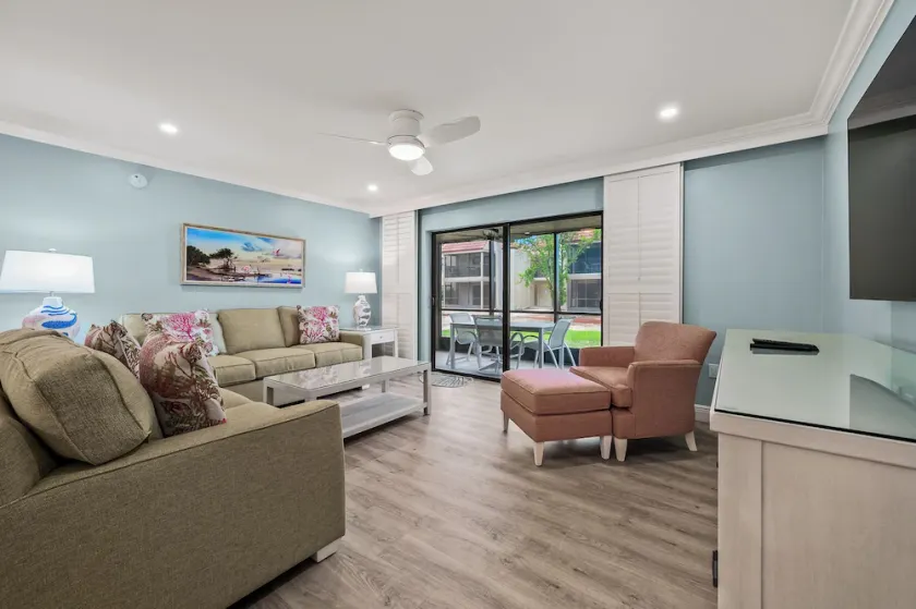 # 1021 Sanibel Moorings Gulf View - Image 1