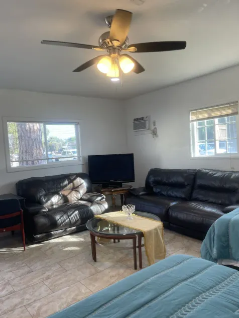 Comfortable  nice big studio. With full kitchen - Image 1