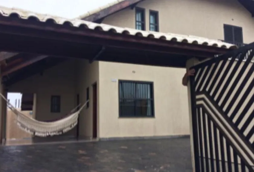 House 150 meters from the beach, with 24-hour security, swimming pool and full infrastructure. - Image 1