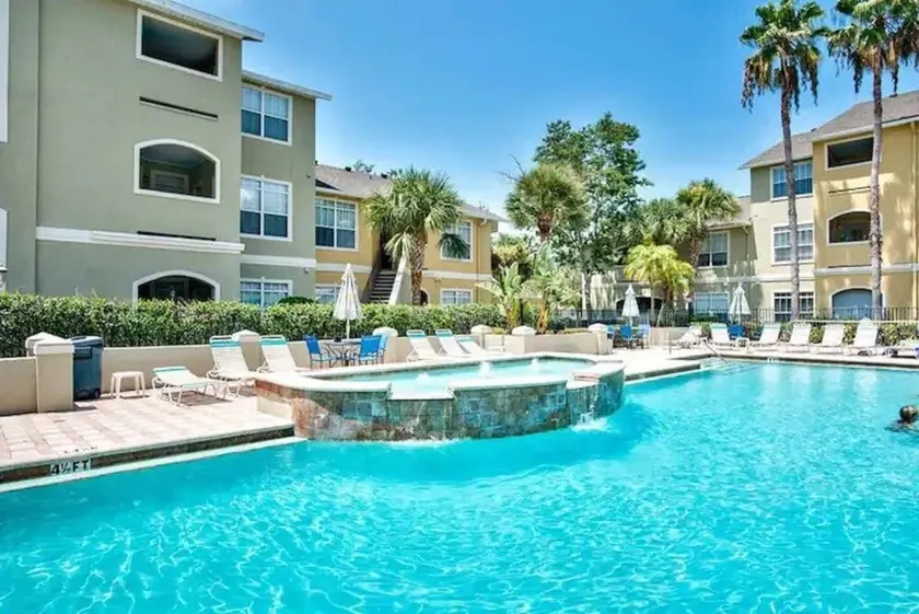 Literally: 15 steps to the Heated Pool/Ground Floor Condo/King Bed/Free Parking - Image 1