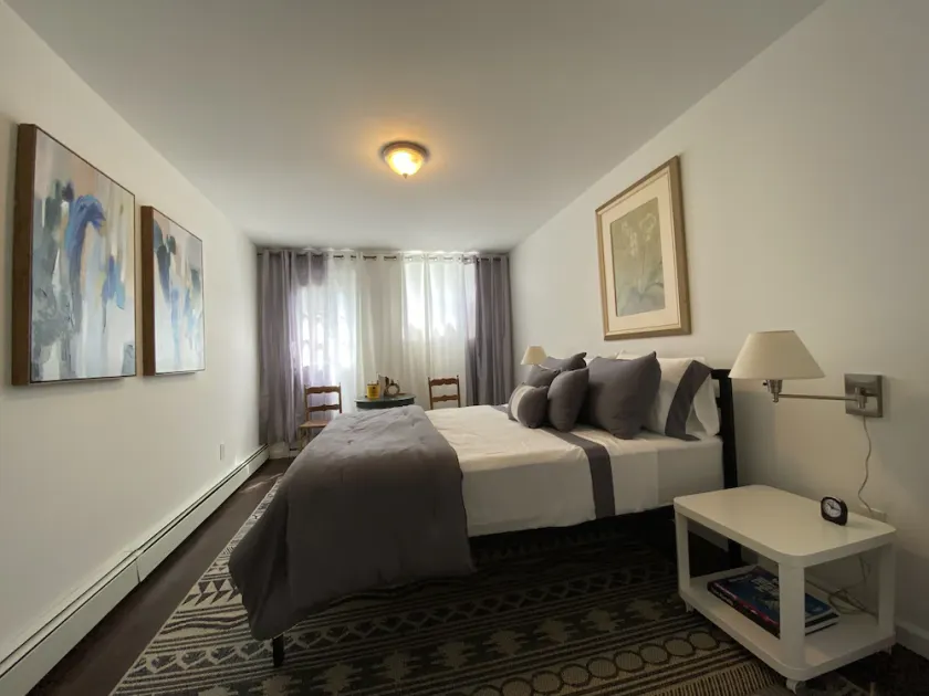 Comfy, private one Bedroom Apartment with full kitchen, living room, full bath. - Image 1