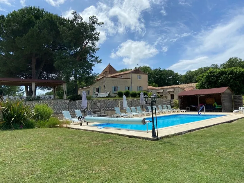 Beautiful Secluded All Ensuite Property with Private Heated Pool – Sleeps 15 - Image 1