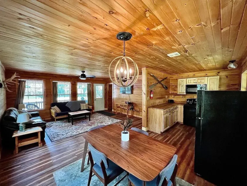 Beautifully Renovated Vintage Cabin in the Heart of Manistee National Forest - Image 1