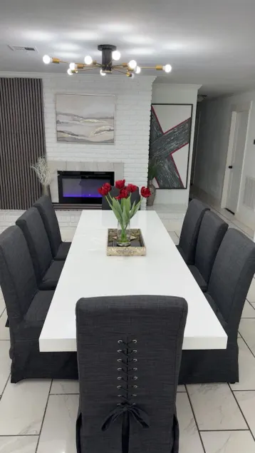 4 bed 2bath Home with pool table and all King beds! 8-person dining table! - Image 1