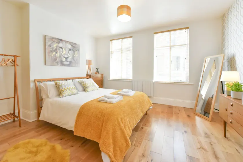 Large traditional house in the heart of old Staithes with outside courtyard. - Image 1