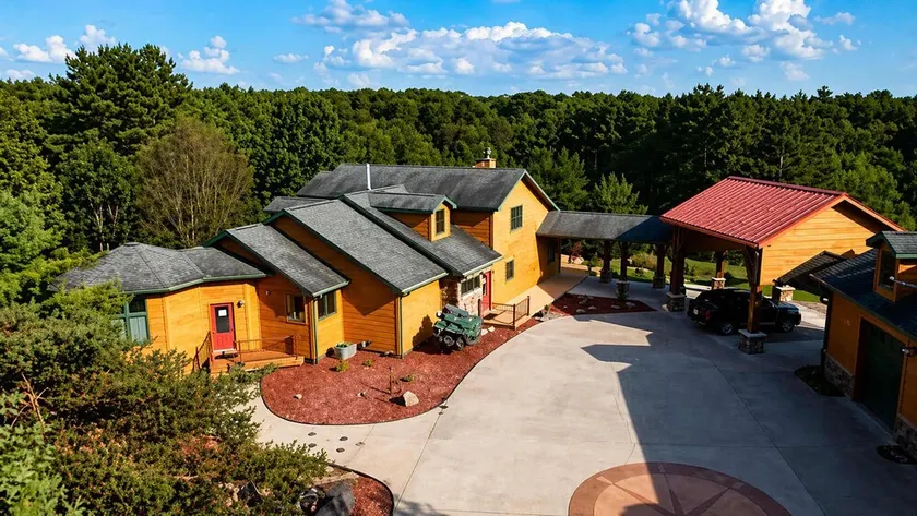 10-Acre Private Resort: Hot Tub & Pickleball - Image 1