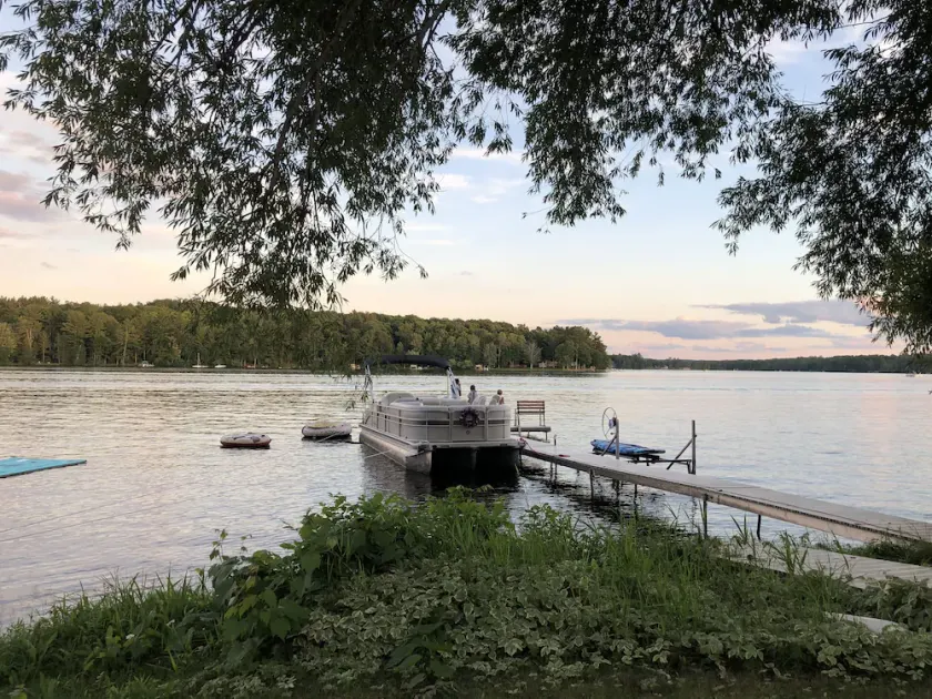 Cozy 3 bedroom cabin on Lake Nebagamon with 85ft of lake frontage sleeps 8! - Image 1
