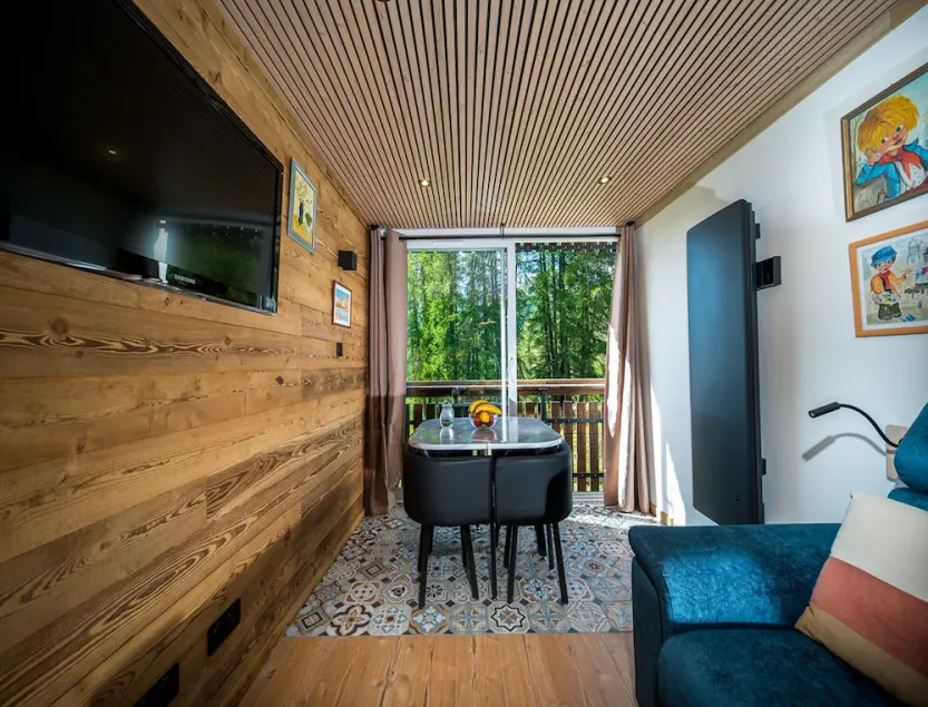 Wooden apartment with balcony - Image 1