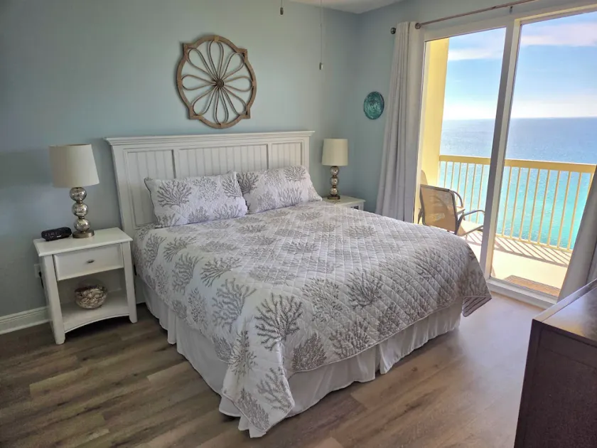 Nouvelle liste! Super tarifs d'automne! Grand balcon privé. Chaises de plage inclus! - Image 1