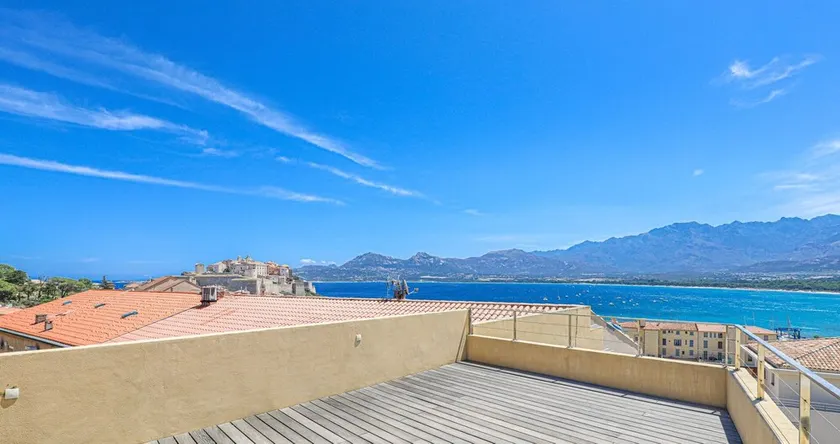 Roof Top House in the heart of Calvi - Sea view - 5 minutes from the beach - Image 1