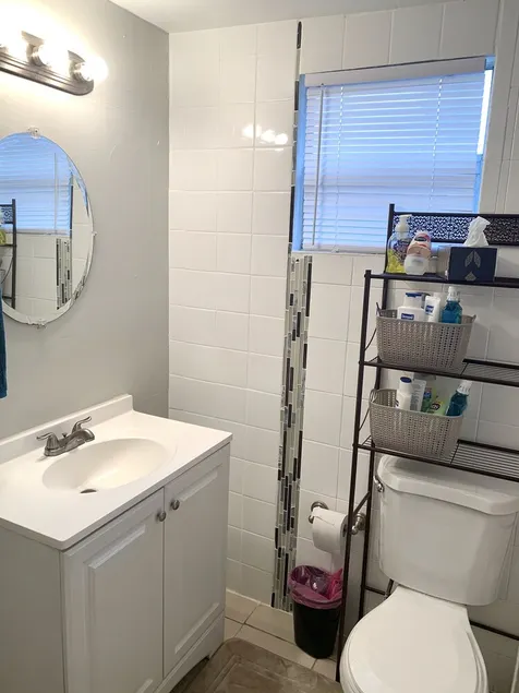 HIDDEN GEM! 5BR/3B family-friendly and laundry - Image 1