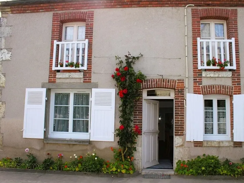 Escapada Tranquila en Casa Acogedora para 8 con Jardín en Saint-Hilaire - Image 1
