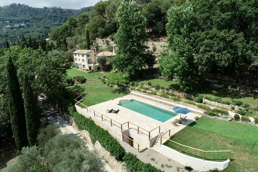 Romantic French Farmhouse with Panoramic Views 12 - Image 1