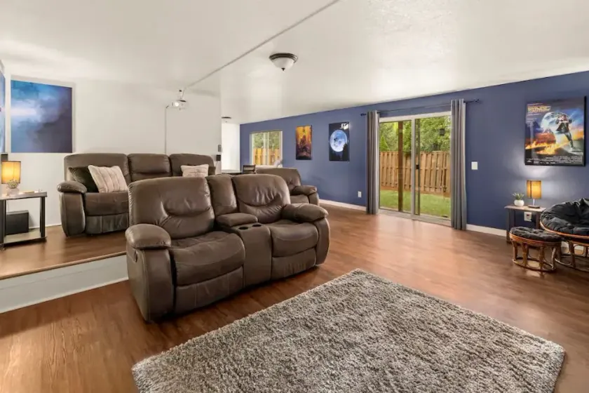 Movies on Merlo: 3 Bed 2 Bath with Movie Projector - Image 1