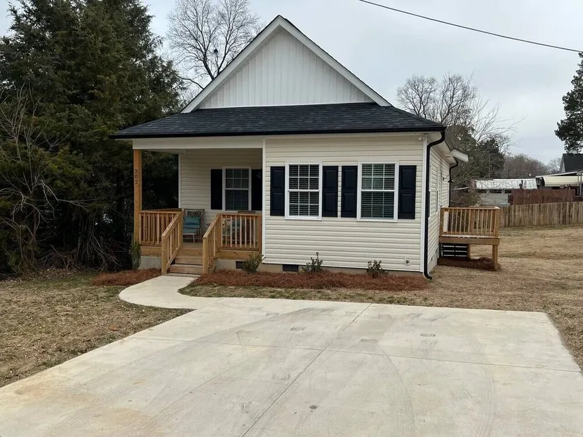 3 bed 2 bath new construction home built in 2021 - Image 1