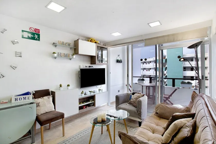 Vacation Apartment 'Centrico Y Funcional' with Shared Pool, Private Terrace and Wi-Fi - Image 1