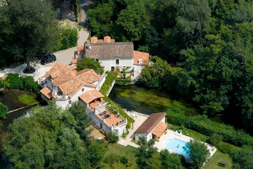 APPARTAMENTI DI LUSSO NELLA VALLE DI DORDOGNE SULLE BANCHE DEL FIUME DRONNE IL - Image 1