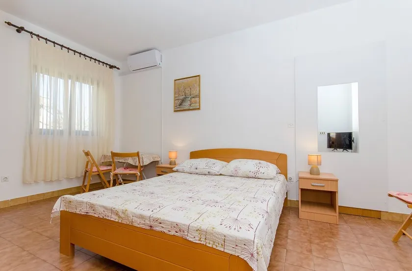 Apartments with parking space Postira, Brac - 765 - Image 1