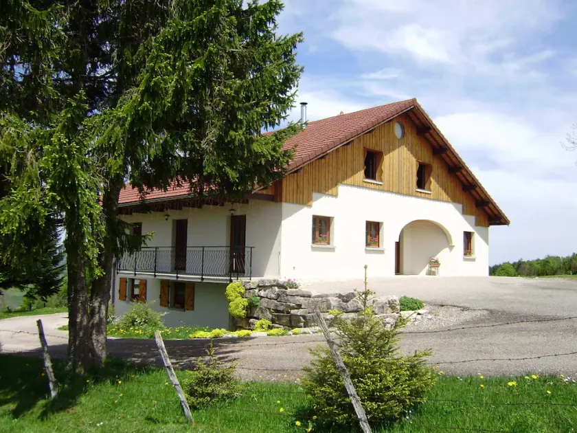 Furnished quiet in an authentic setting in the middle of nature 328 feet high - Image 1