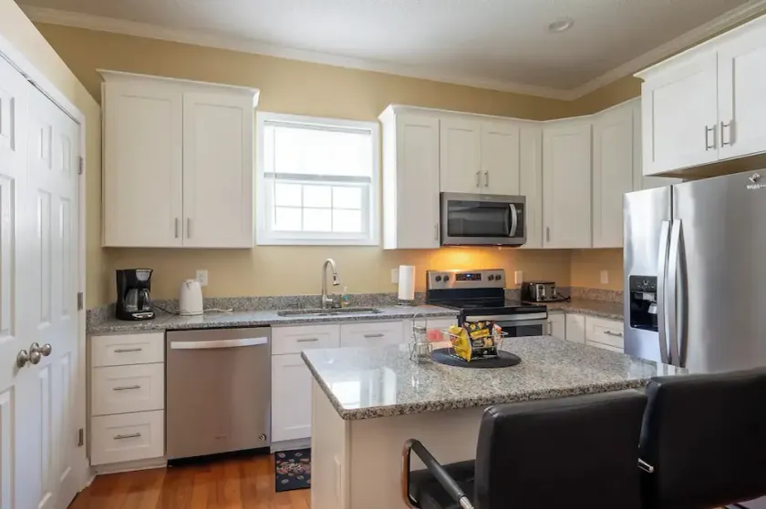 Modern 3-bedroom house, TV each room,big fence yard, Pet stay free, Lighted Deck - Image 1