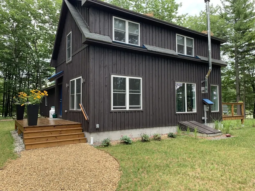 Lake House on private wooded lot abuts walking trail and near Mount Monadnock - Image 1