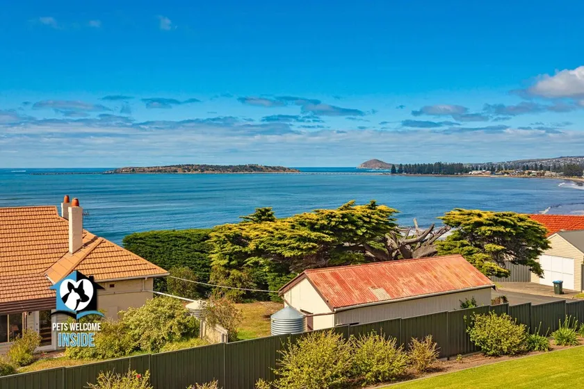 Amazing Ocean Views At This Exclusive 4 BR Holiday Home - Image 1