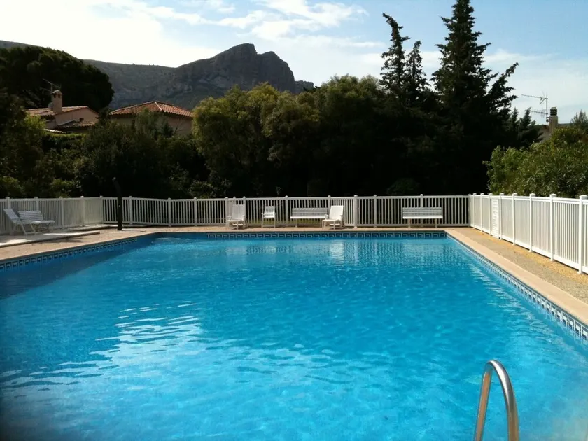 Air-conditioned villa in residence with swimming pool and tennis court - Image 1
