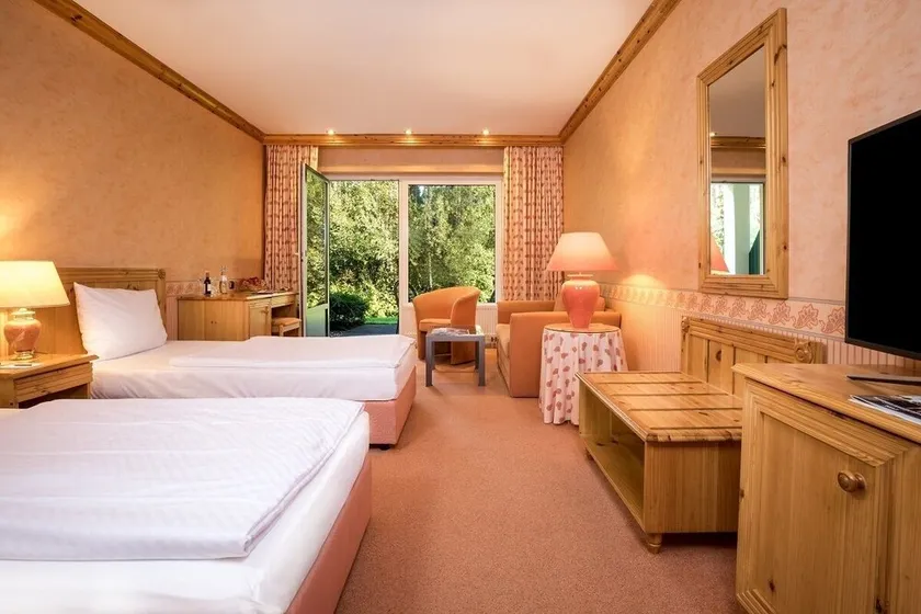 Waldblick Doppelzimmer mit Du Oder Bad, WC, Frühstück und Abendessen - Image 1