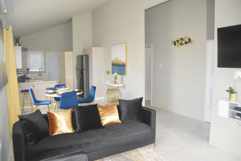Modern Gem w/free parking on premises - Image 1