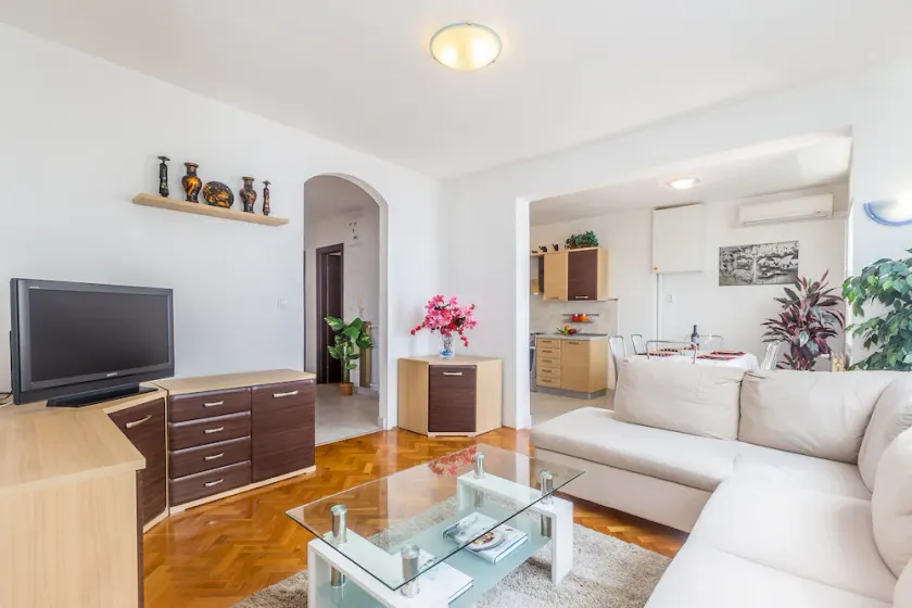 Apartment in the 8th floor with Sea view - Image 1