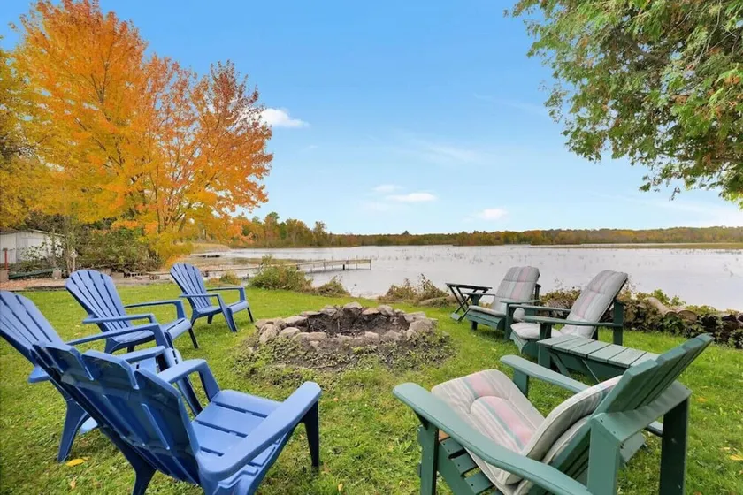 Rustic cottage on Canal Lake - Image 1