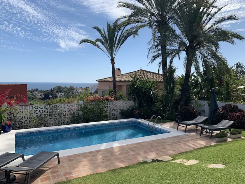 Marbella, Villa 4 quartos, 3 casas de banho, jardim e piscina privada - Image 1