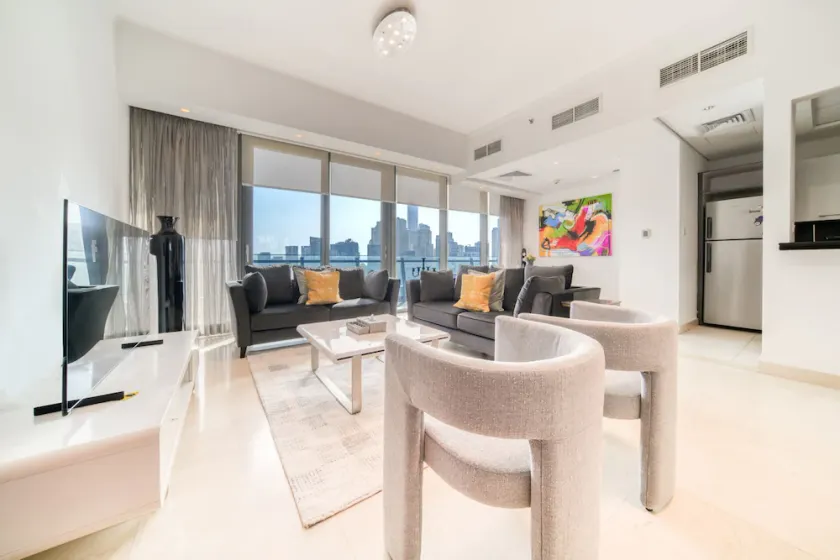 Big, Bright, Luxury Marina View Apt near Beach - Image 1